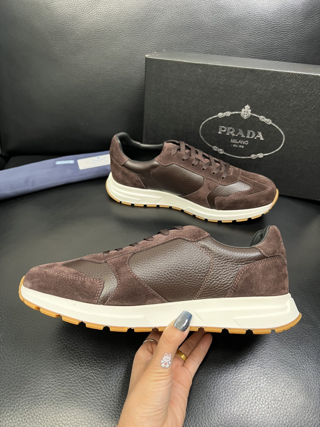 Prada 顶级工艺品，普拉达 专柜同步，原厂配置意大利进口牛皮面料，进口牛皮内里垫，透气舒适，鞋底：原