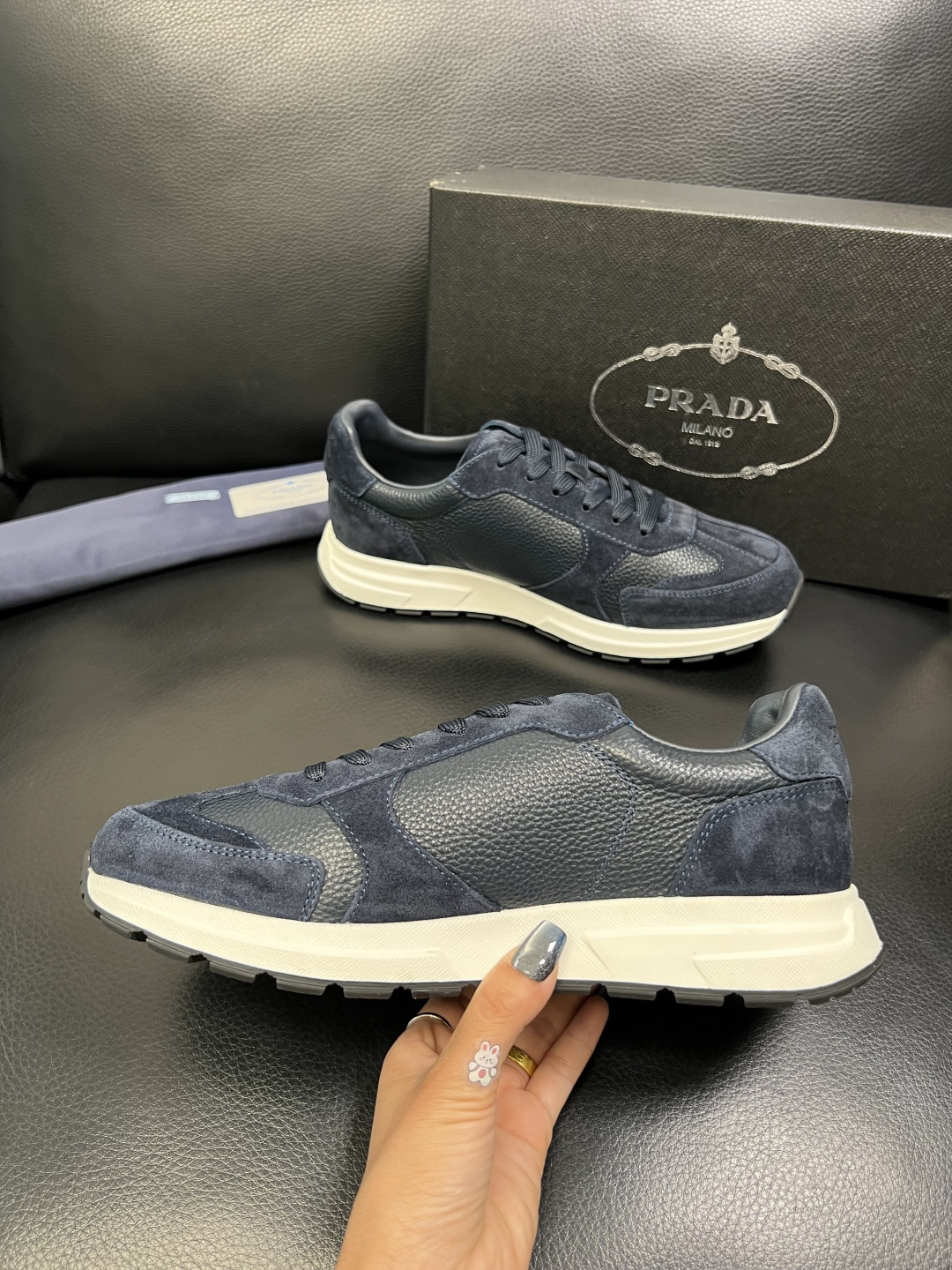 Prada 顶级工艺品，普拉达 专柜同步，原厂配置意大利进口牛皮面料，进口牛皮内里垫，透气舒适，鞋底：原