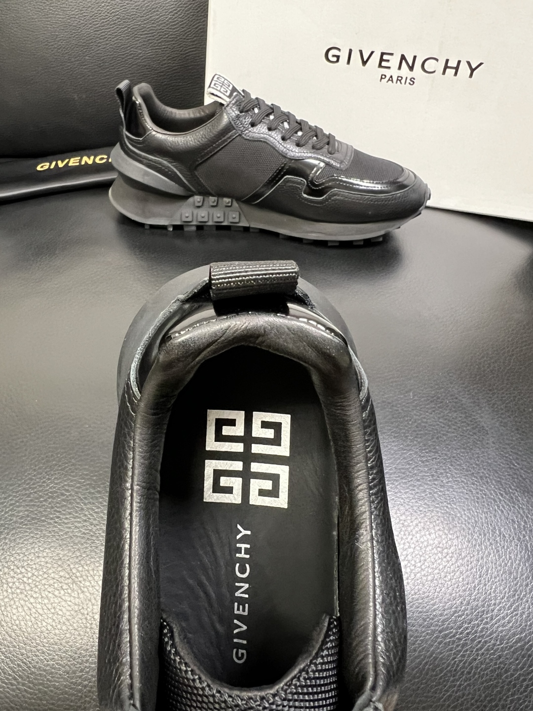 Givenchy 高品质 顶级工艺品 纪梵希 专柜同步原厂配置，意大利进口牛皮搭配网布面料，全鞋配件私模