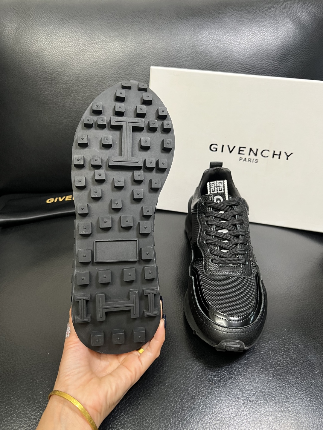 Givenchy 高品质 顶级工艺品 纪梵希 专柜同步原厂配置，意大利进口牛皮搭配网布面料，全鞋配件私模