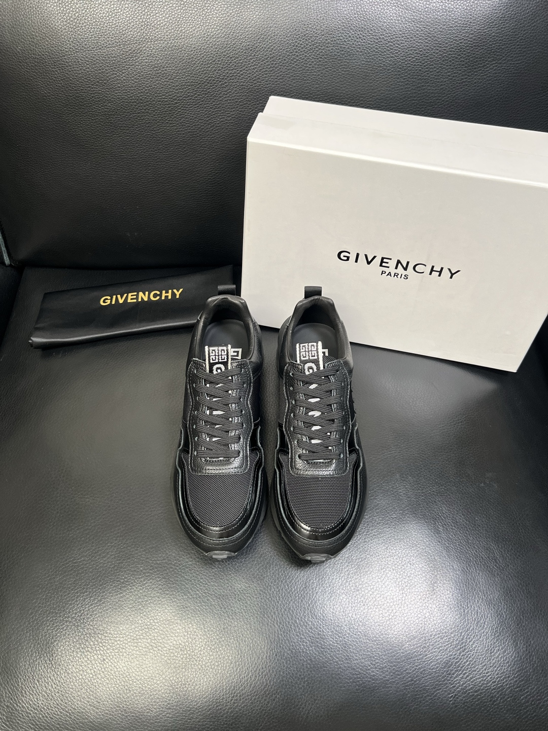 Givenchy 高品质 顶级工艺品 纪梵希 专柜同步原厂配置，意大利进口牛皮搭配网布面料，全鞋配件私模