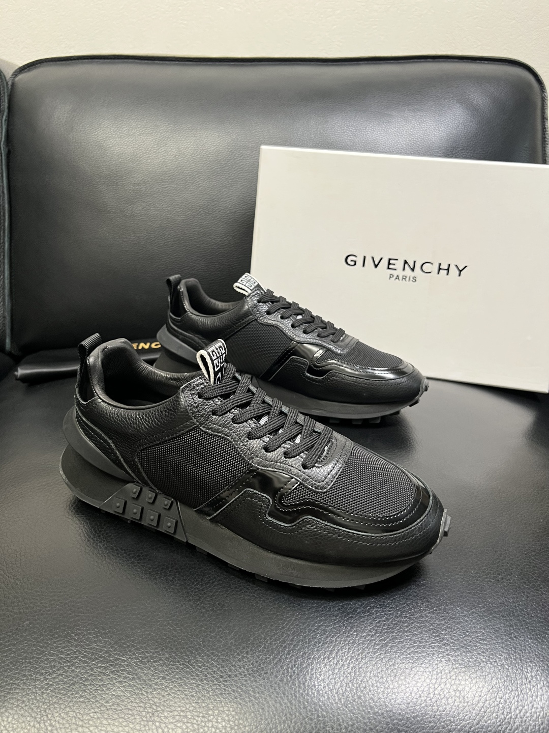 Givenchy 高品质 顶级工艺品 纪梵希 专柜同步原厂配置，意大利进口牛皮搭配网布面料，全鞋配件私模