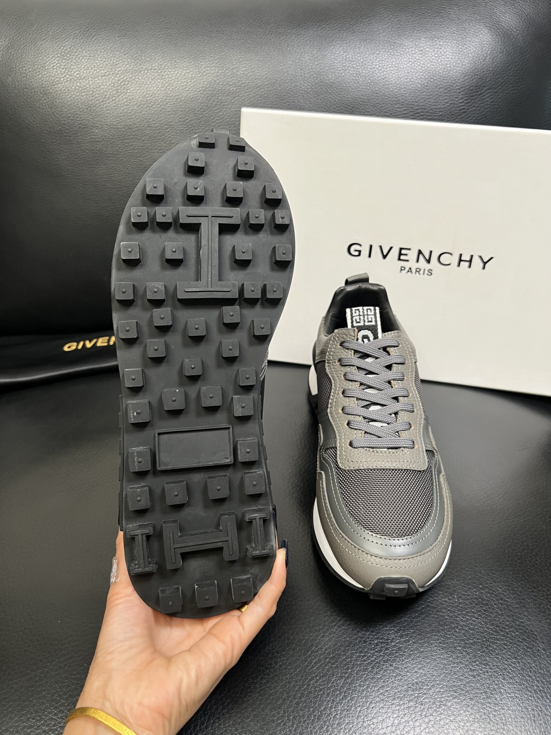 Givenchy 高品质 顶级工艺品 纪梵希 专柜同步原厂配置，意大利进口牛皮搭配网布面料，全鞋配件私模