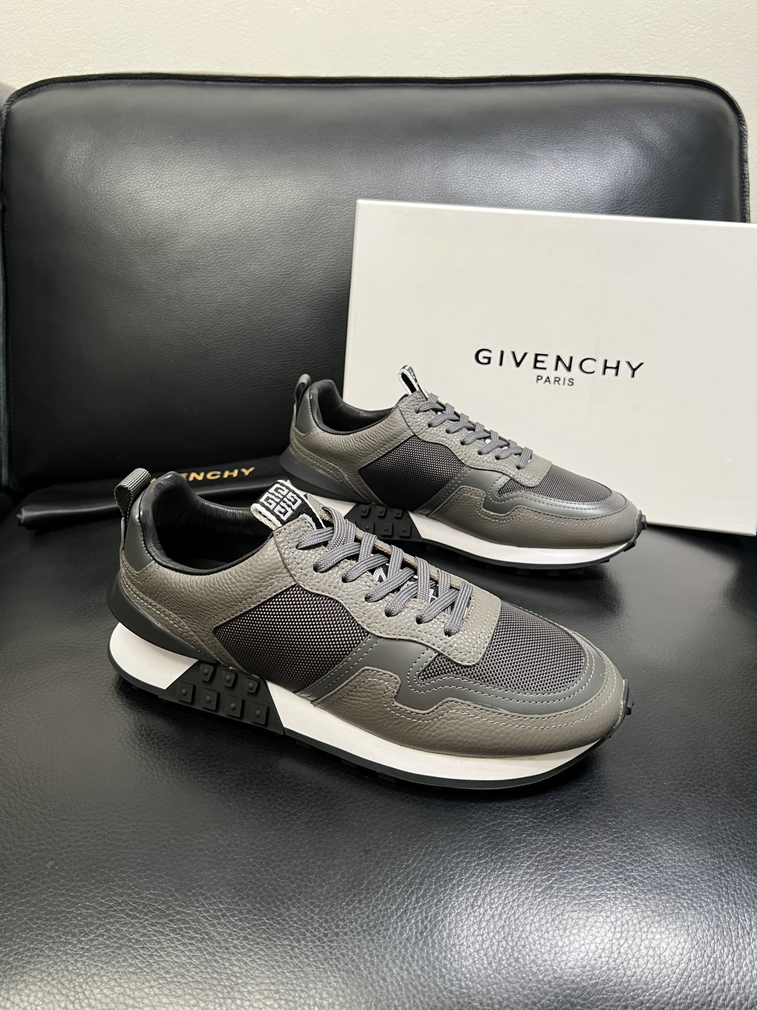 Givenchy 高品质 顶级工艺品 纪梵希 专柜同步原厂配置，意大利进口牛皮搭配网布面料，全鞋配件私模