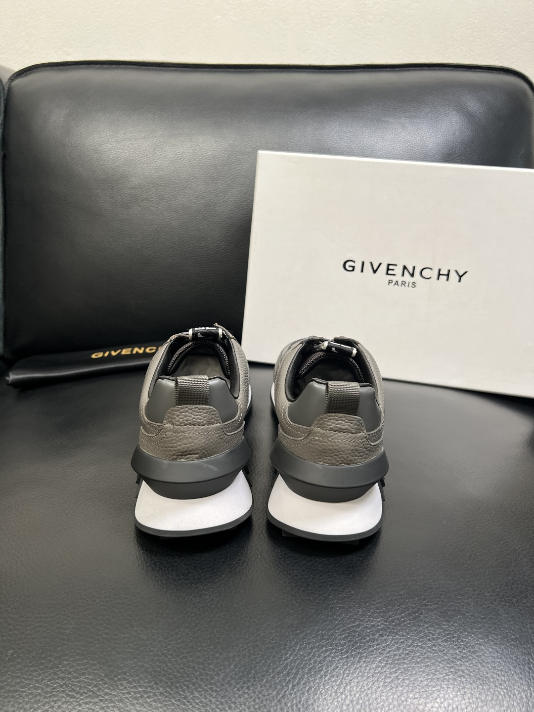 Givenchy 高品质 顶级工艺品 纪梵希 专柜同步原厂配置，意大利进口牛皮搭配网布面料，全鞋配件私模