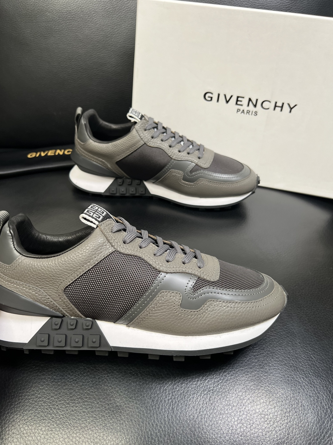 Givenchy 高品质 顶级工艺品 纪梵希 专柜同步原厂配置，意大利进口牛皮搭配网布面料，全鞋配件私模