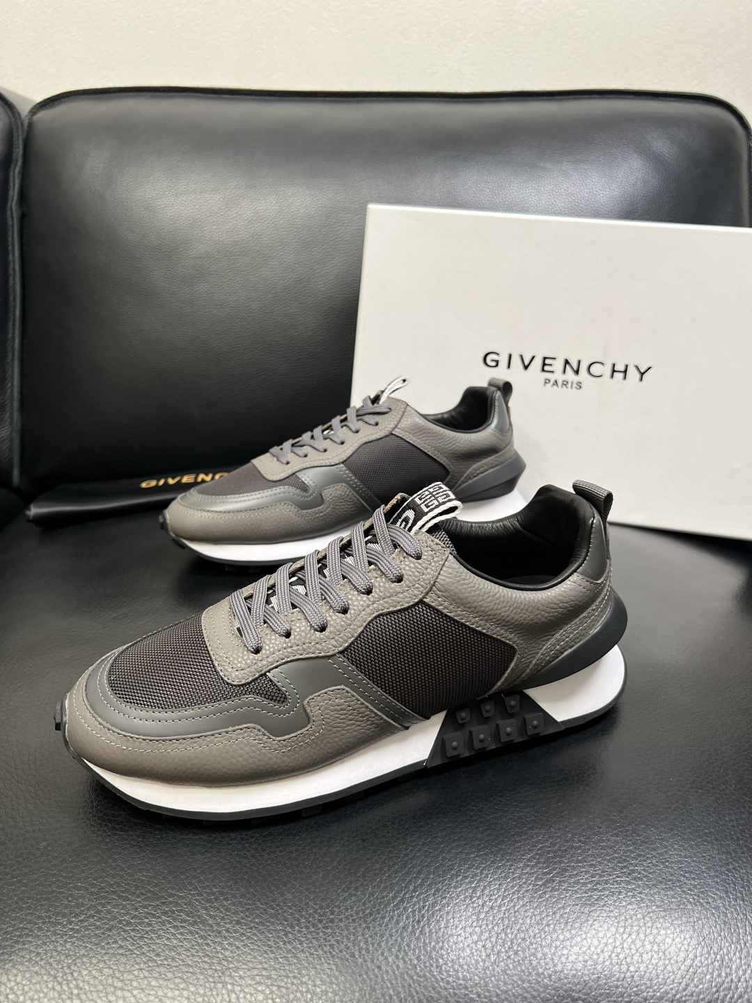 Givenchy 高品质 顶级工艺品 纪梵希 专柜同步原厂配置，意大利进口牛皮搭配网布面料，全鞋配件私模