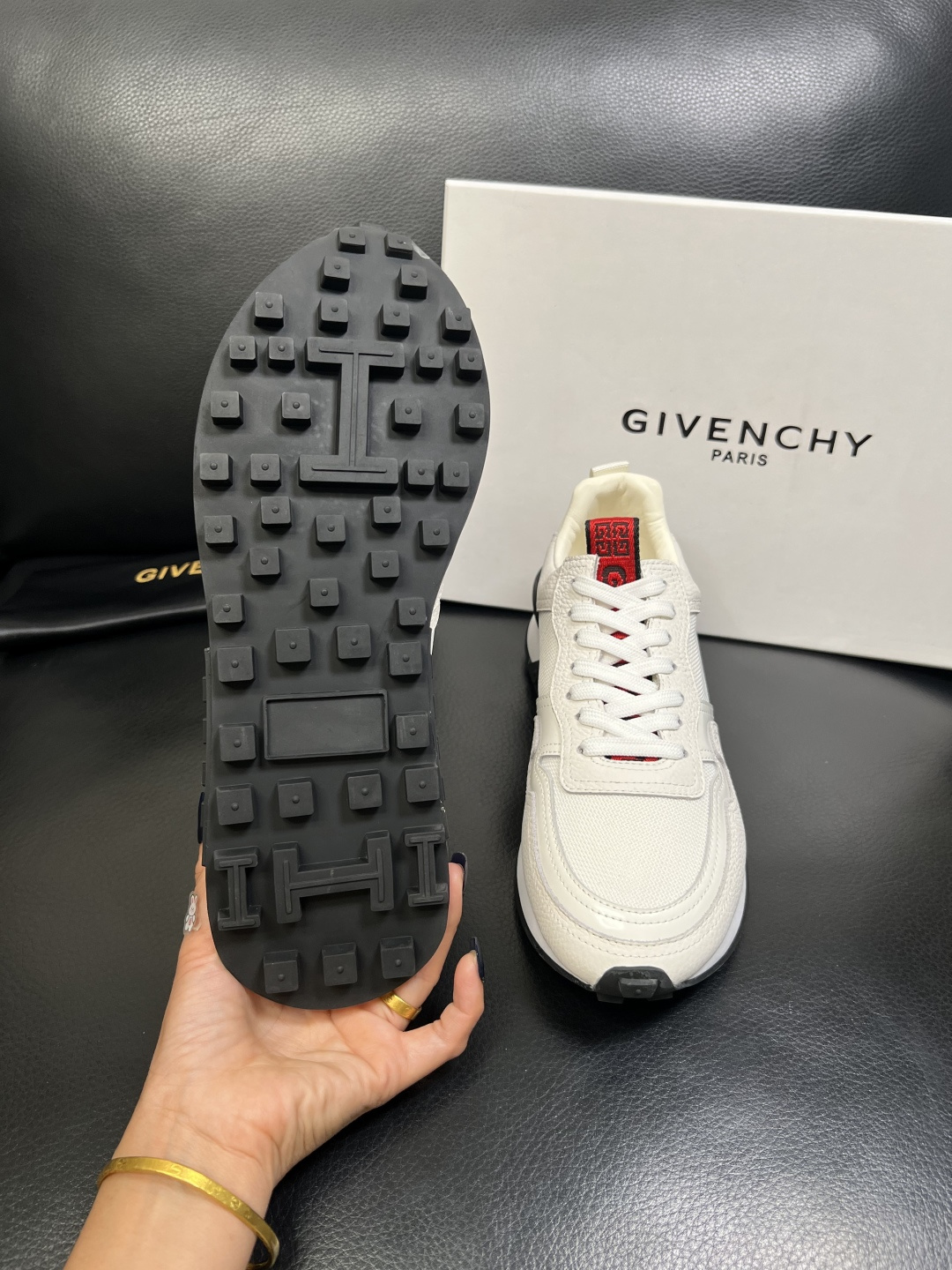 Givenchy 高品质 顶级工艺品 纪梵希 专柜同步原厂配置，意大利进口牛皮搭配网布面料，全鞋配件私模