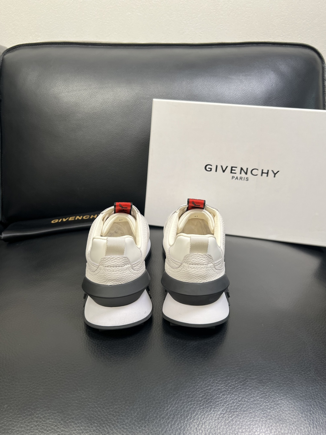 Givenchy 高品质 顶级工艺品 纪梵希 专柜同步原厂配置，意大利进口牛皮搭配网布面料，全鞋配件私模