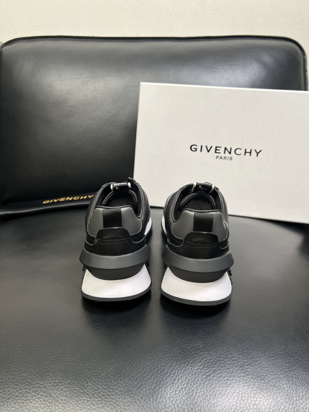 Givenchy 高品质 顶级工艺品 纪梵希 专柜同步原厂配置，意大利进口牛皮搭配网布面料，全鞋配件私模