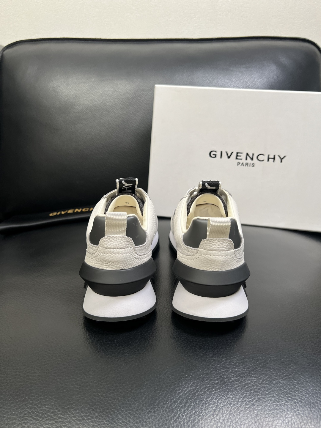 Givenchy 高品质 顶级工艺品 纪梵希 专柜同步原厂配置，意大利进口牛皮搭配网布面料，全鞋配件私模