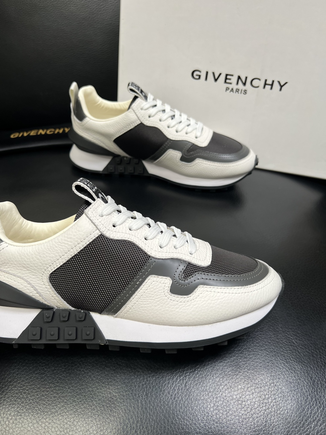 Givenchy 高品质 顶级工艺品 纪梵希 专柜同步原厂配置，意大利进口牛皮搭配网布面料，全鞋配件私模