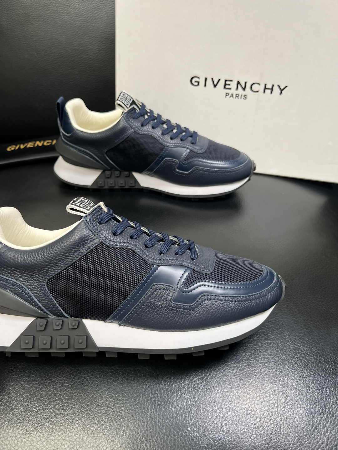 Givenchy 高品质 顶级工艺品 纪梵希 专柜同步原厂配置，意大利进口牛皮搭配网布面料，全鞋配件私模