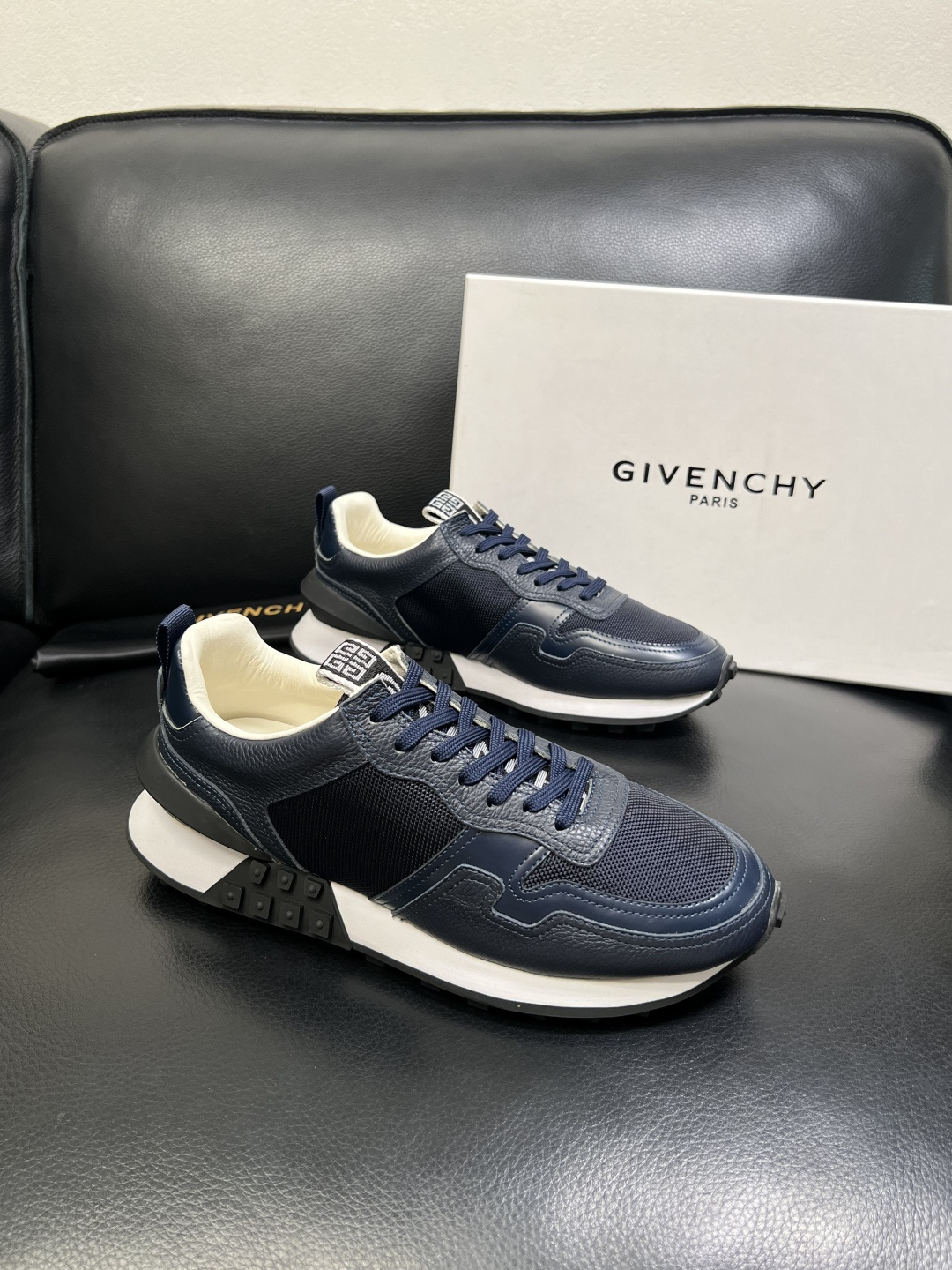 NO:589978,Givenchy high-quality top crafts Givenchy counters are equipped with original factory configurations, Italian imported cowhide with mesh fabrics, all shoe accessories are made from private molds, soft and comfortable mesh inner pads, soles are specially made by the original factory and are super comfortable, original factory and single goods, welcome to compare, code number 38-44 (customized 45 46),,givenchy,givenchy,cowhide19860909Givenchy 高品质 顶级工艺品 纪梵希 专柜同步原厂配置,意大利进口牛皮搭配网布面料,全鞋配件私模打造,柔软舒适网布内里垫,鞋底原厂特供原版超级舒适,原厂跟单货,欢迎对比, 码数 38-44 (订做 45 46 ),,givenchy,givenchy,cowhide,Men's shoes