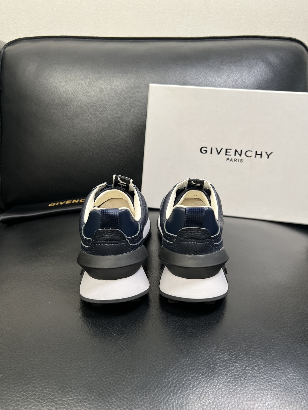 Givenchy 高品质 顶级工艺品 纪梵希 专柜同步原厂配置，意大利进口牛皮搭配网布面料，全鞋配件私模