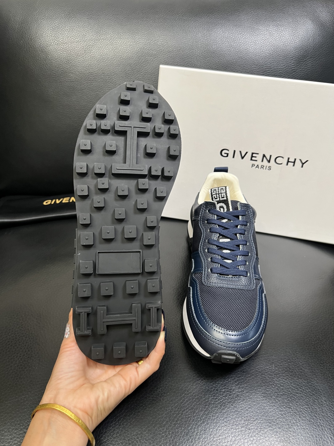 Givenchy 高品质 顶级工艺品 纪梵希 专柜同步原厂配置，意大利进口牛皮搭配网布面料，全鞋配件私模
