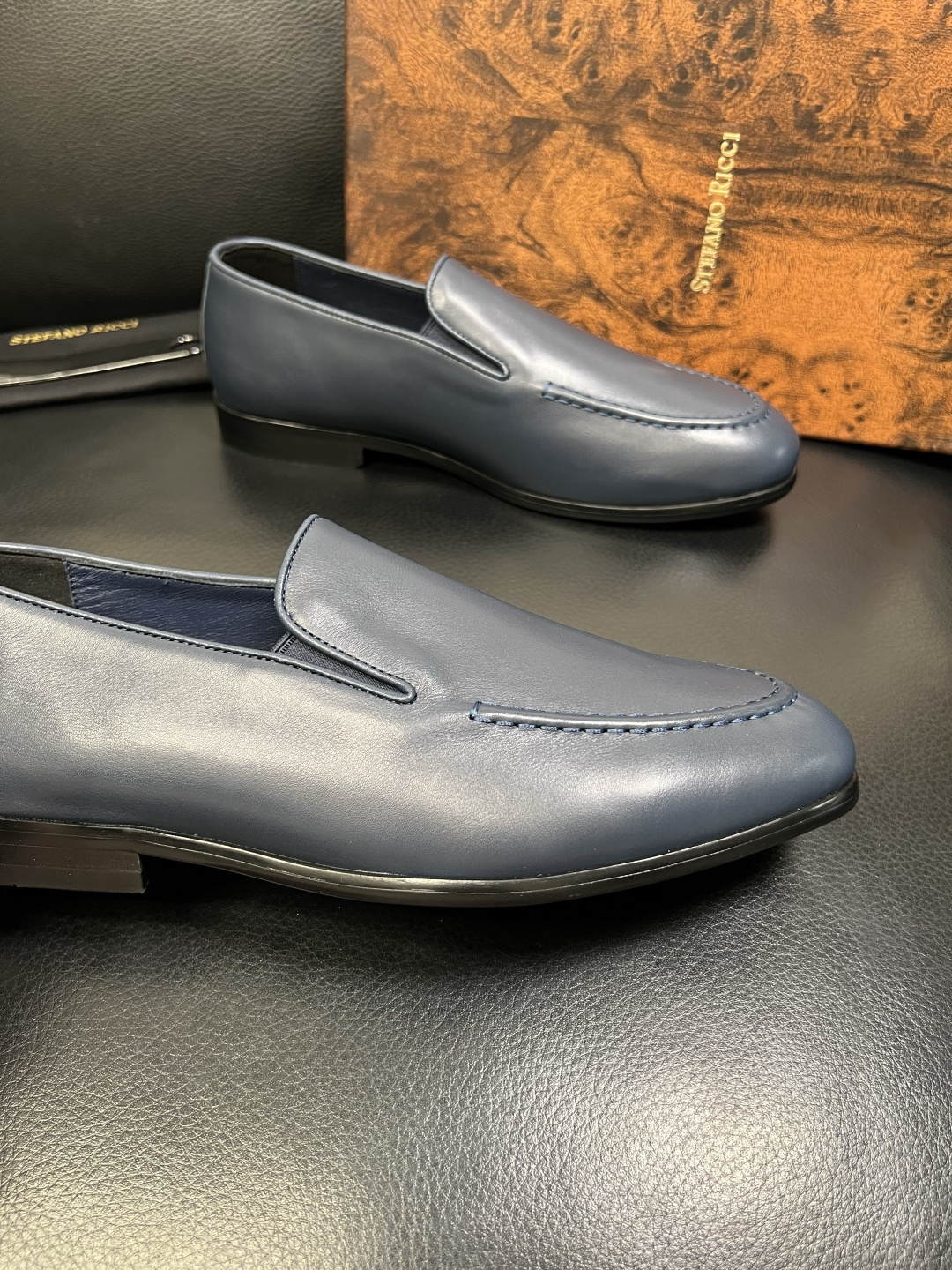 StefanoRicci 顶级代购 史蒂芬 劳尼治 专柜新品同步，鞋面意大利进口牛皮面料，进口水染牛皮内