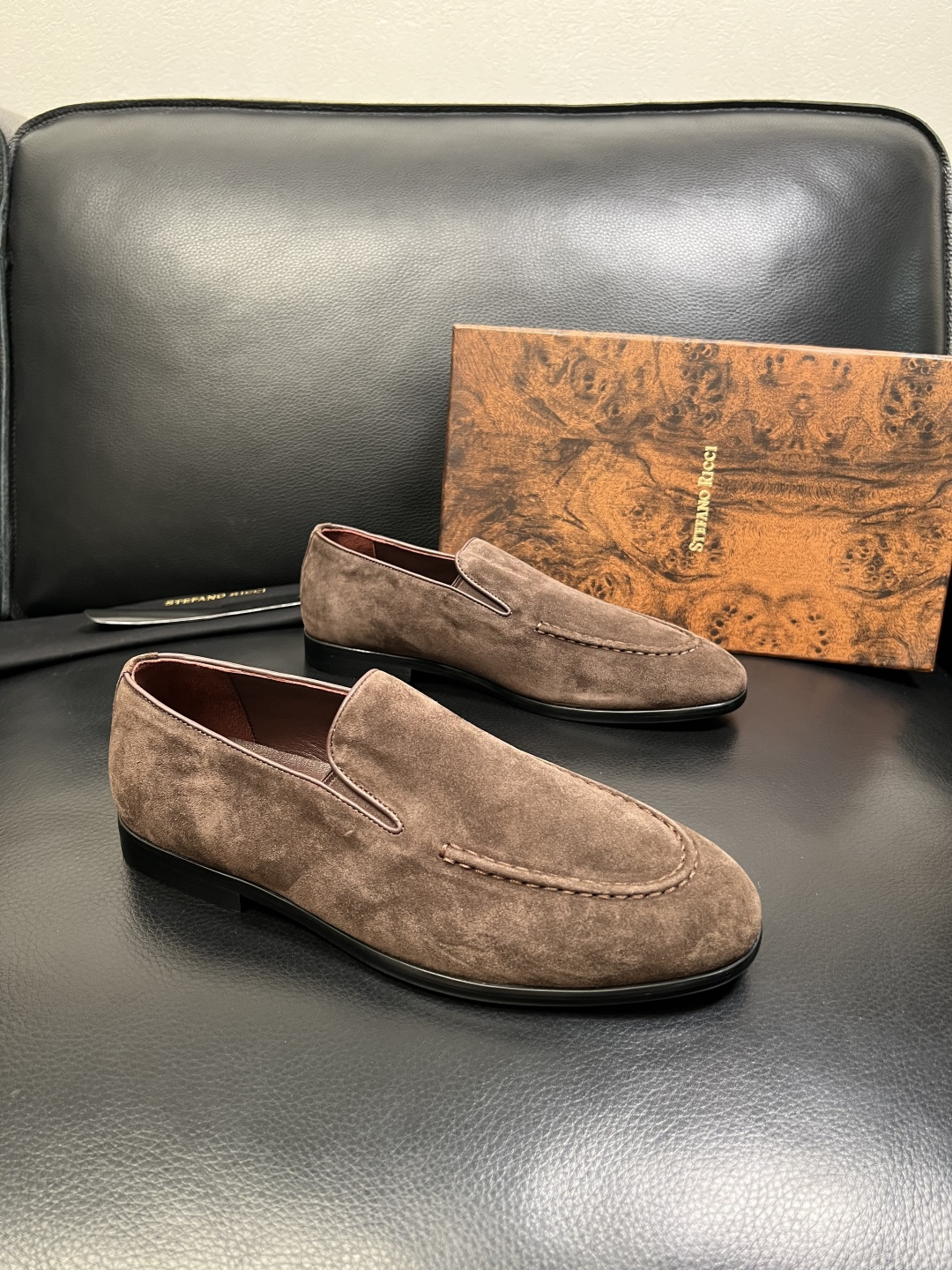 NO:589980,StefanoRicci's top purchasing agent, Stephen Raunich, has synchronized new products at the counter. The uppers are imported cowhide fabrics from Italy, and the imported water-dyed cowhide linings are made from original soles. Exclusive movable molded soles are super comfortable. Original factory orders, high quality, can be entered and exited the counter at will. Welcome to compare, code number 39-44 (customized 38 45),,cowhide19860909StefanoRicci 顶级代购史蒂芬 劳尼治 专柜新品同步,鞋面意大利进口牛皮面料,进口水染牛皮内里垫,鞋底原厂特供原版底,独家活动成型底超级舒适,原厂跟单货,高品质,可随意进出专柜,欢迎对比,码数 39-44（订做 38 45）,,cowhide,Men's shoes