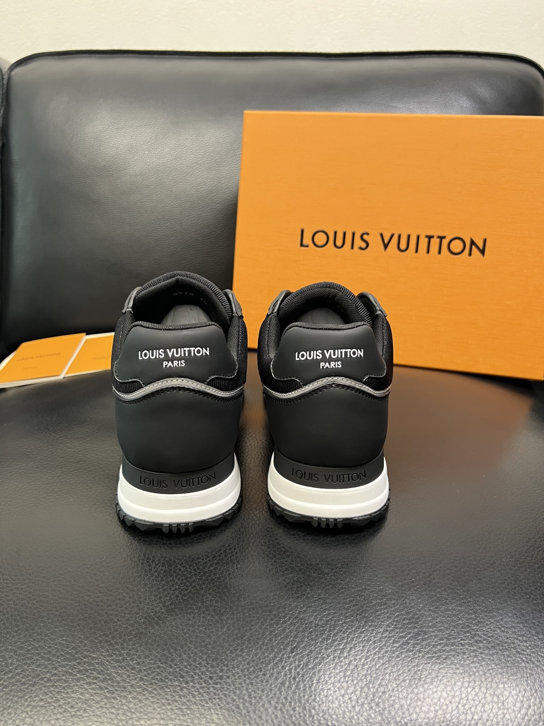 Lv 高品质 顶级工艺品 路易威登，运动板鞋专柜同步，鞋面意大利进口，高品质拼接缤纷色彩复杂工艺品，进口