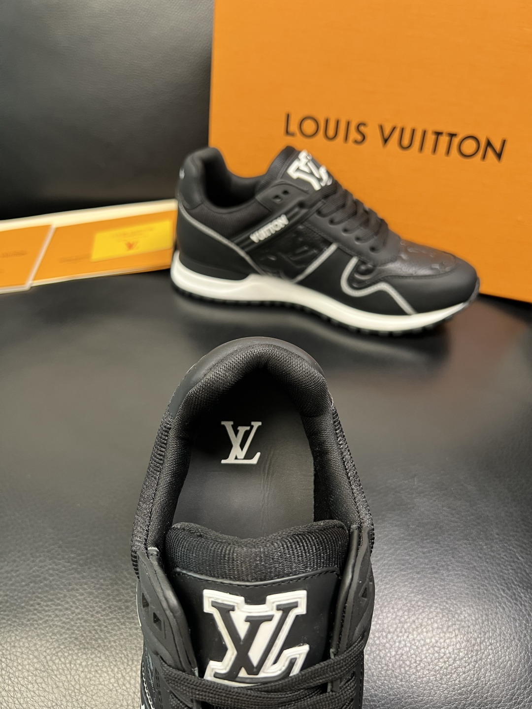 Lv 高品质 顶级工艺品 路易威登，运动板鞋专柜同步，鞋面意大利进口，高品质拼接缤纷色彩复杂工艺品，进口