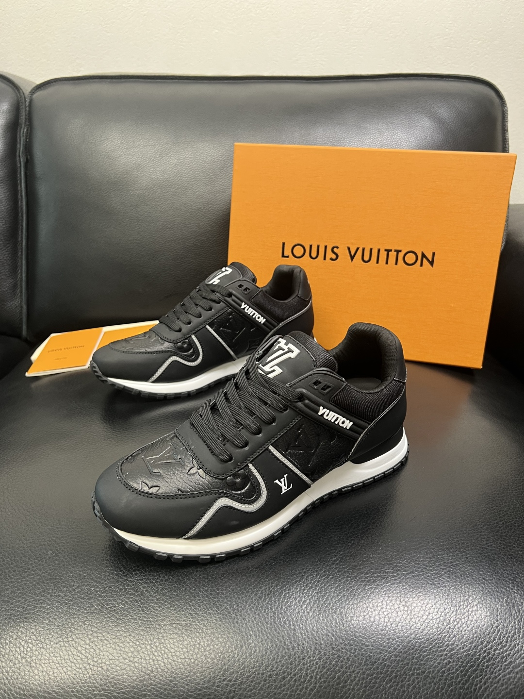 Lv 高品质 顶级工艺品 路易威登，运动板鞋专柜同步，鞋面意大利进口，高品质拼接缤纷色彩复杂工艺品，进口