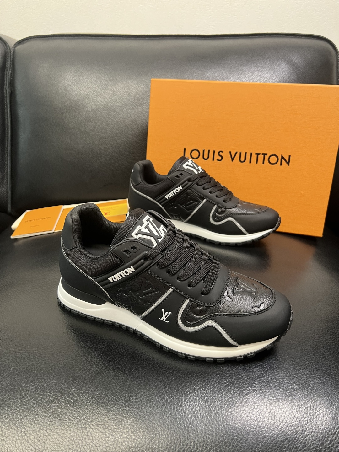 Lv 高品质 顶级工艺品 路易威登，运动板鞋专柜同步，鞋面意大利进口，高品质拼接缤纷色彩复杂工艺品，进口