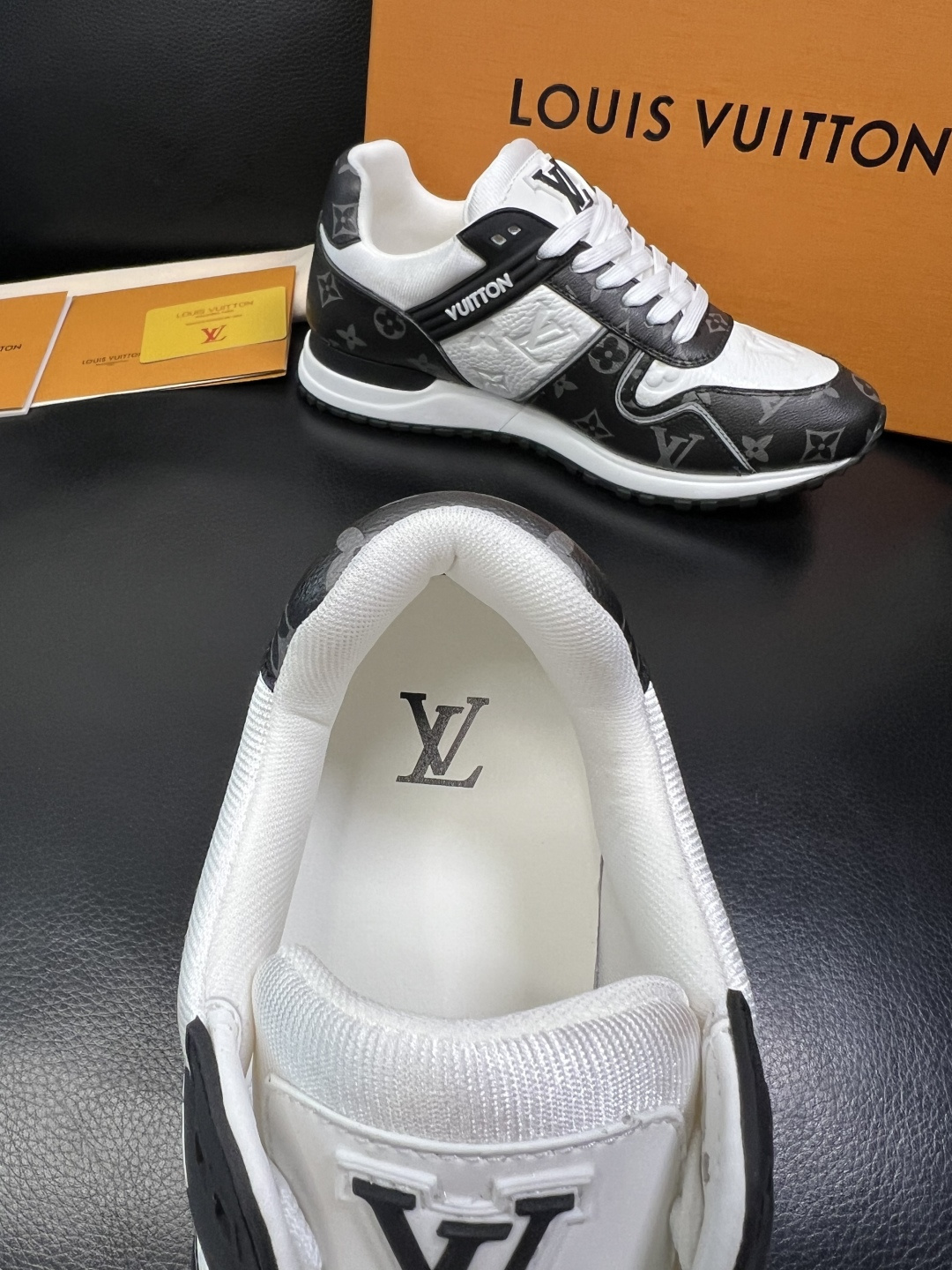 Lv 高品质 顶级工艺品 路易威登，运动板鞋专柜同步，鞋面意大利进口，高品质拼接缤纷色彩复杂工艺品，进口