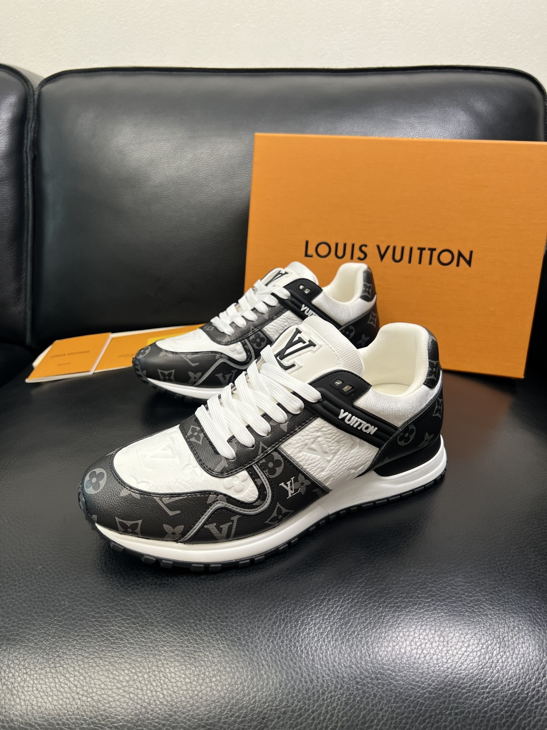 Lv 高品质 顶级工艺品 路易威登，运动板鞋专柜同步，鞋面意大利进口，高品质拼接缤纷色彩复杂工艺品，进口