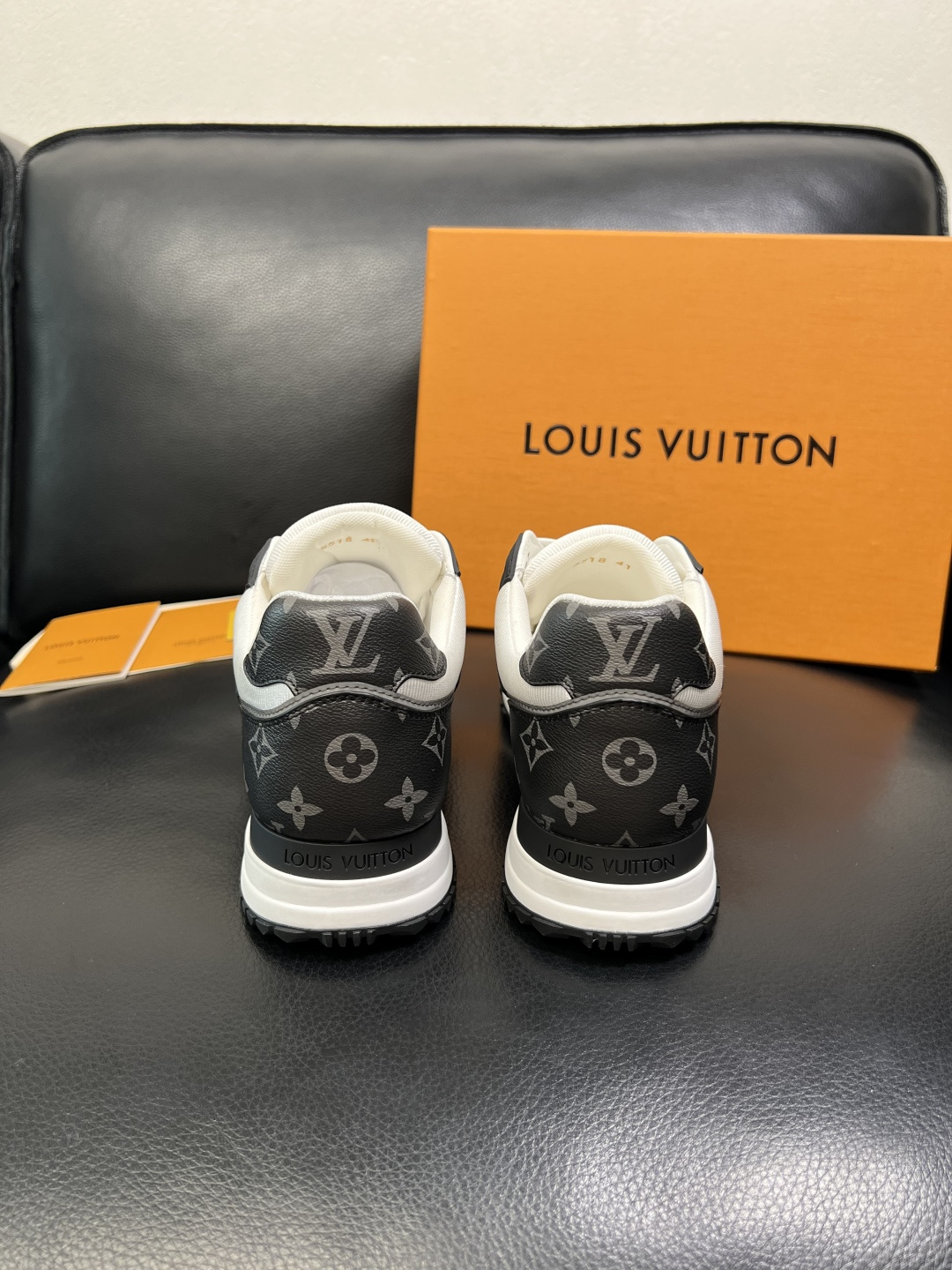 Lv 高品质 顶级工艺品 路易威登，运动板鞋专柜同步，鞋面意大利进口，高品质拼接缤纷色彩复杂工艺品，进口