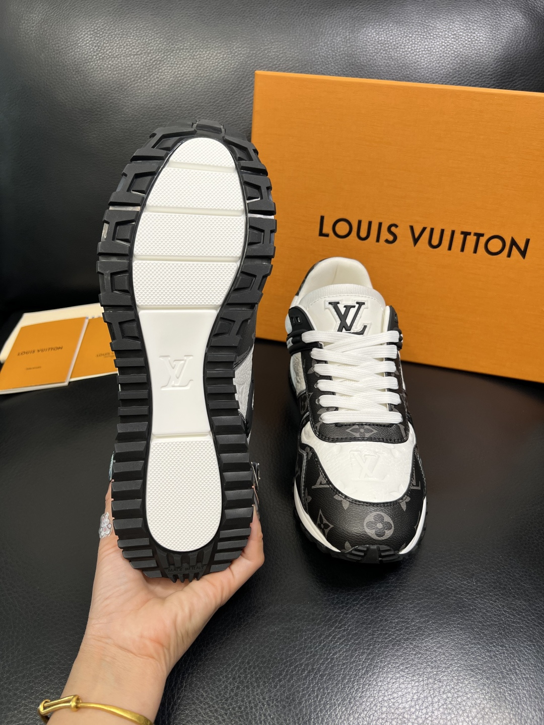 Lv 高品质 顶级工艺品 路易威登，运动板鞋专柜同步，鞋面意大利进口，高品质拼接缤纷色彩复杂工艺品，进口