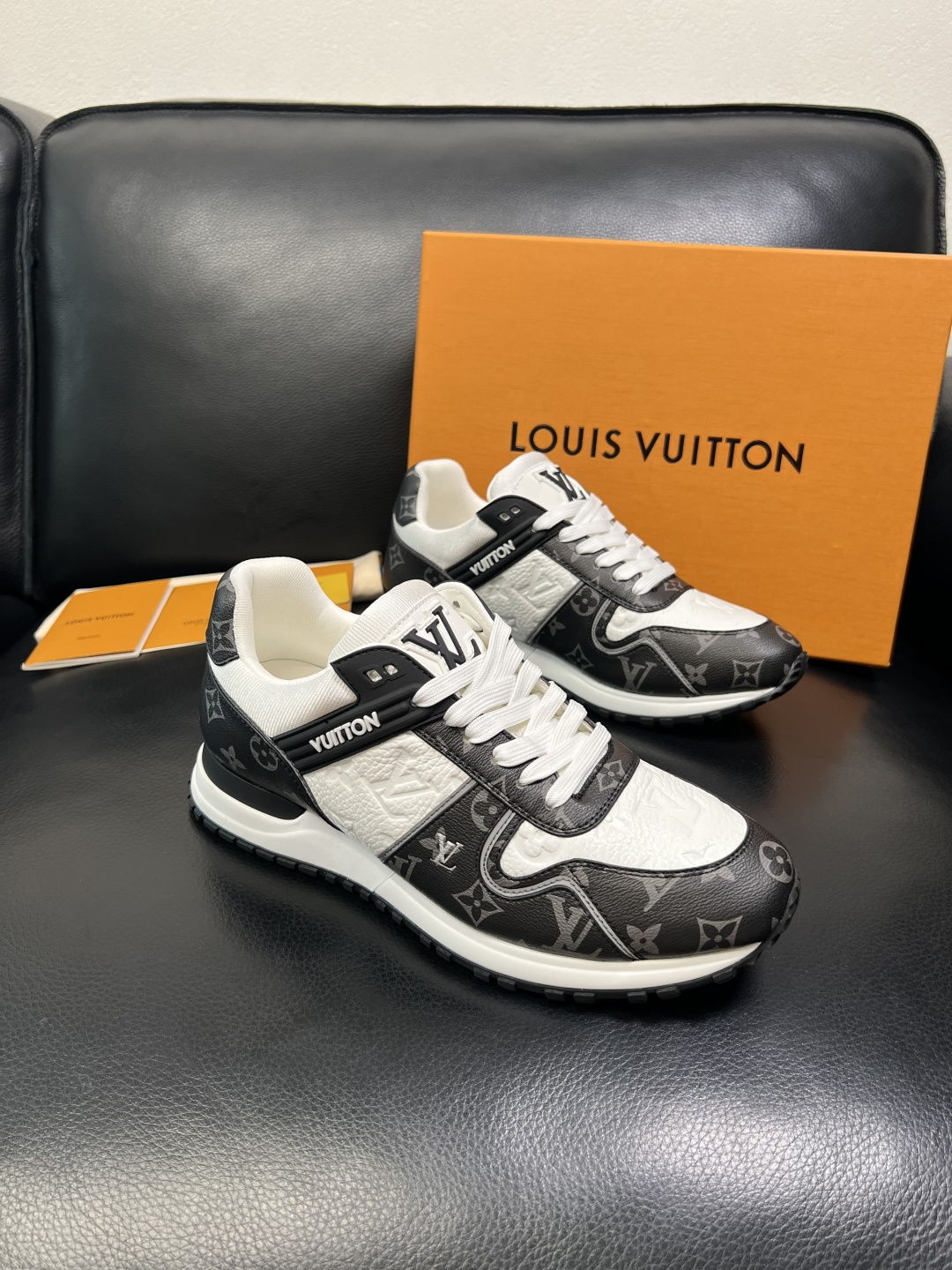 Lv 高品质 顶级工艺品 路易威登，运动板鞋专柜同步，鞋面意大利进口，高品质拼接缤纷色彩复杂工艺品，进口