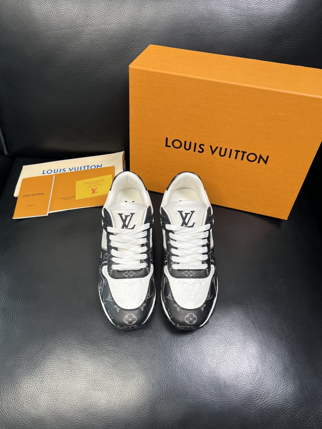 Lv 高品质 顶级工艺品 路易威登，运动板鞋专柜同步，鞋面意大利进口，高品质拼接缤纷色彩复杂工艺品，进口