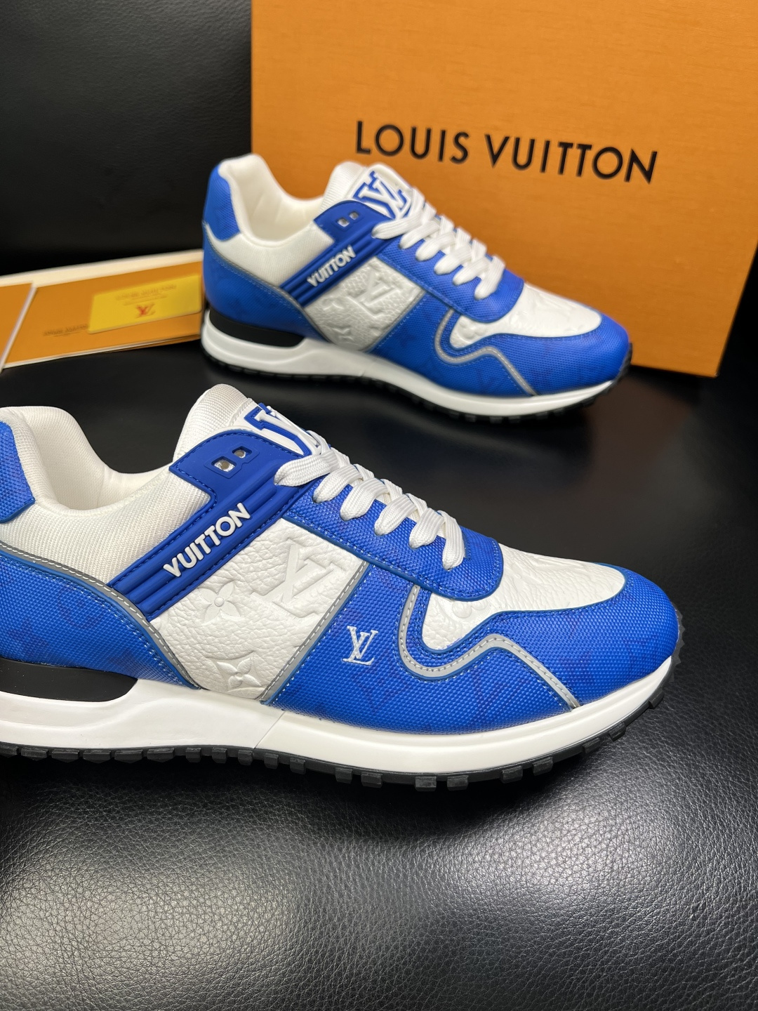 Lv 高品质 顶级工艺品 路易威登，运动板鞋专柜同步，鞋面意大利进口，高品质拼接缤纷色彩复杂工艺品，进口