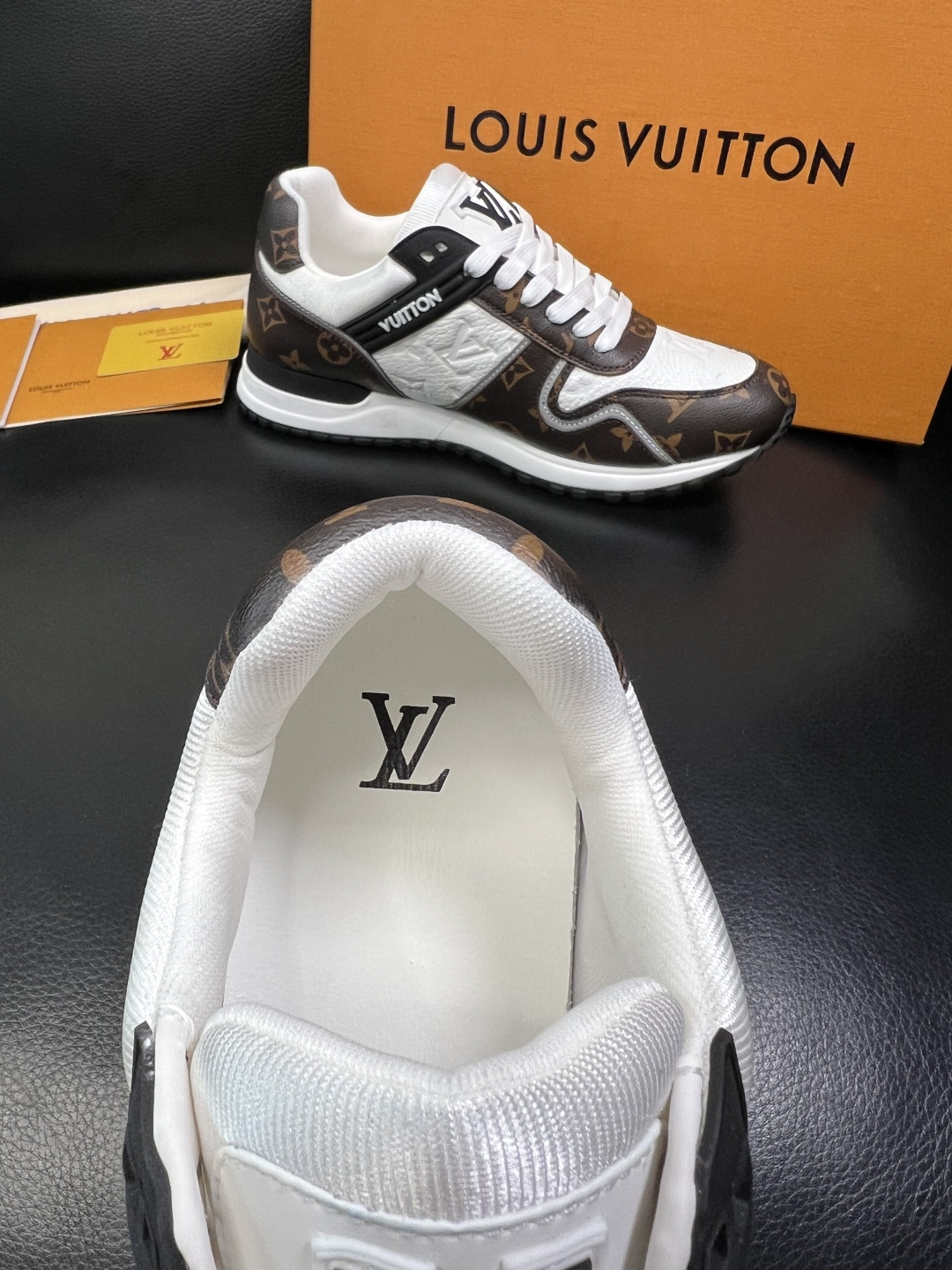 Lv 高品质 顶级工艺品 路易威登，运动板鞋专柜同步，鞋面意大利进口，高品质拼接缤纷色彩复杂工艺品，进口