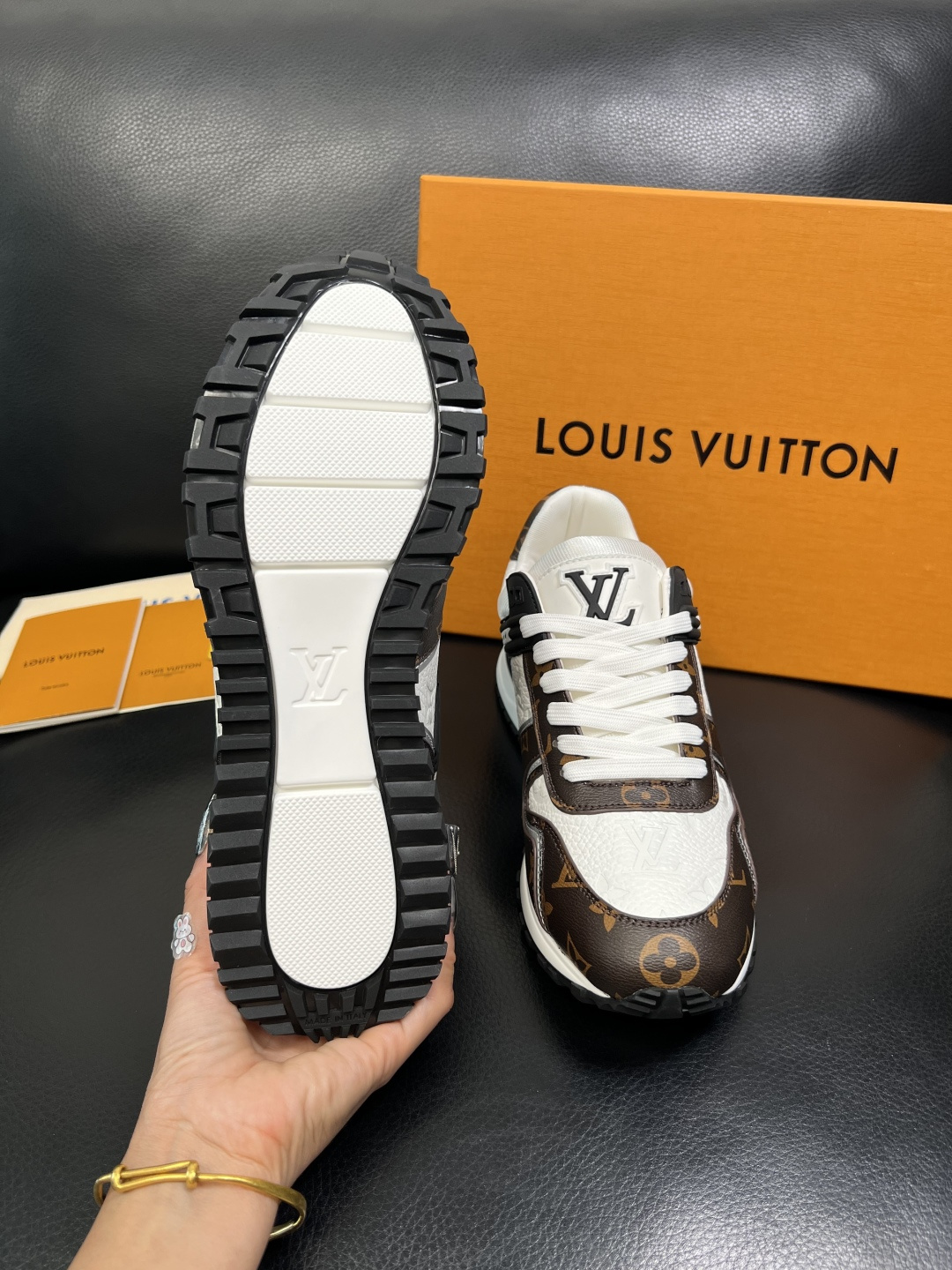 Lv 高品质 顶级工艺品 路易威登，运动板鞋专柜同步，鞋面意大利进口，高品质拼接缤纷色彩复杂工艺品，进口