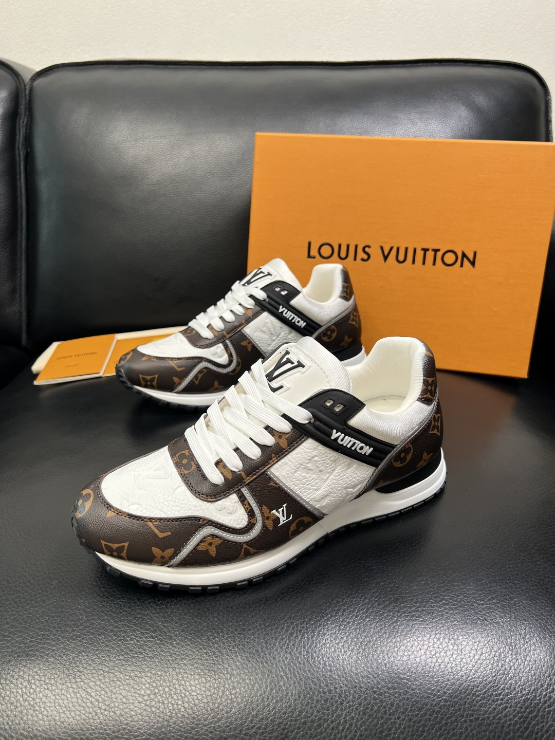 Lv 高品质 顶级工艺品 路易威登，运动板鞋专柜同步，鞋面意大利进口，高品质拼接缤纷色彩复杂工艺品，进口