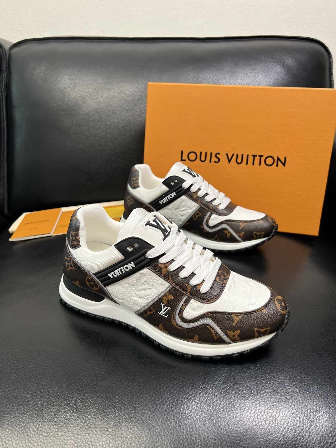 Lv 高品质 顶级工艺品 路易威登，运动板鞋专柜同步，鞋面意大利进口，高品质拼接缤纷色彩复杂工艺品，进口