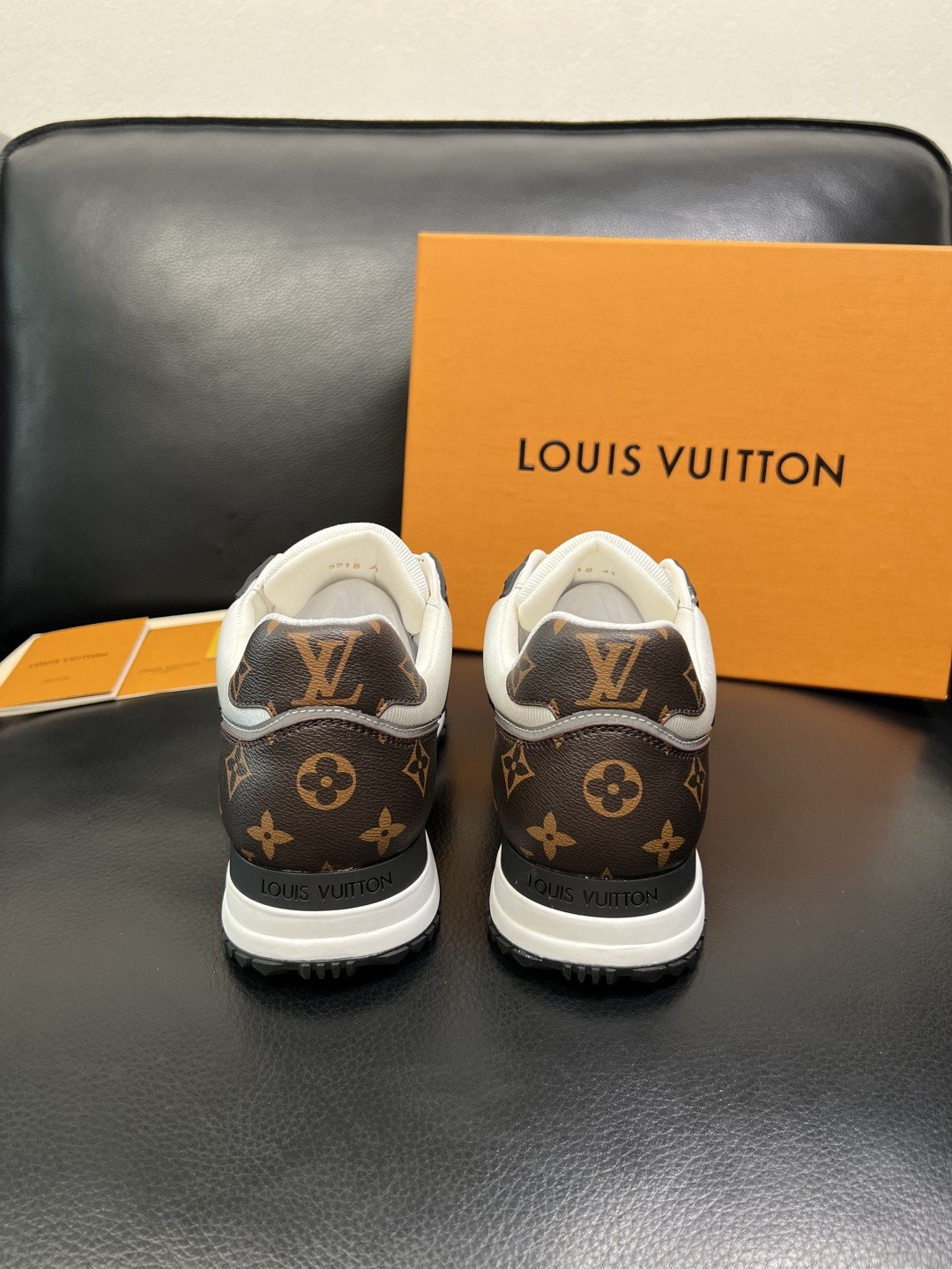 Lv 高品质 顶级工艺品 路易威登，运动板鞋专柜同步，鞋面意大利进口，高品质拼接缤纷色彩复杂工艺品，进口