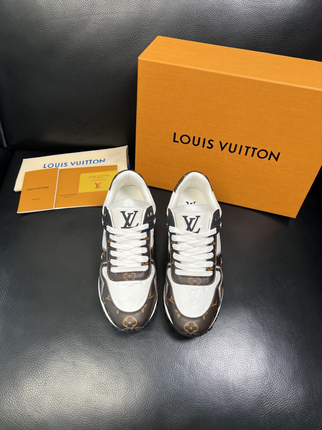 Lv 高品质 顶级工艺品 路易威登，运动板鞋专柜同步，鞋面意大利进口，高品质拼接缤纷色彩复杂工艺品，进口
