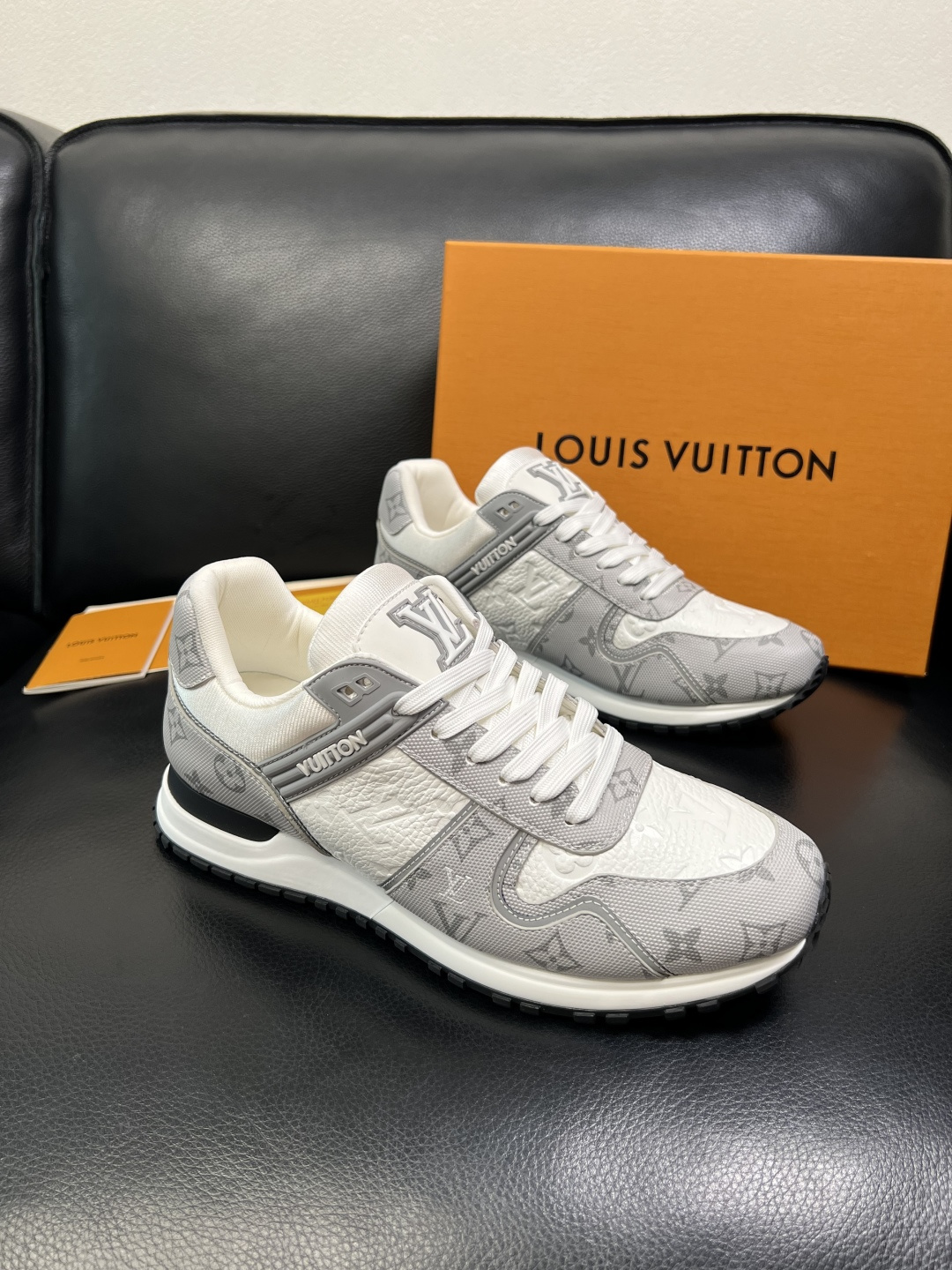 Lv 高品质 顶级工艺品 路易威登，运动板鞋专柜同步，鞋面意大利进口，高品质拼接缤纷色彩复杂工艺品，进口