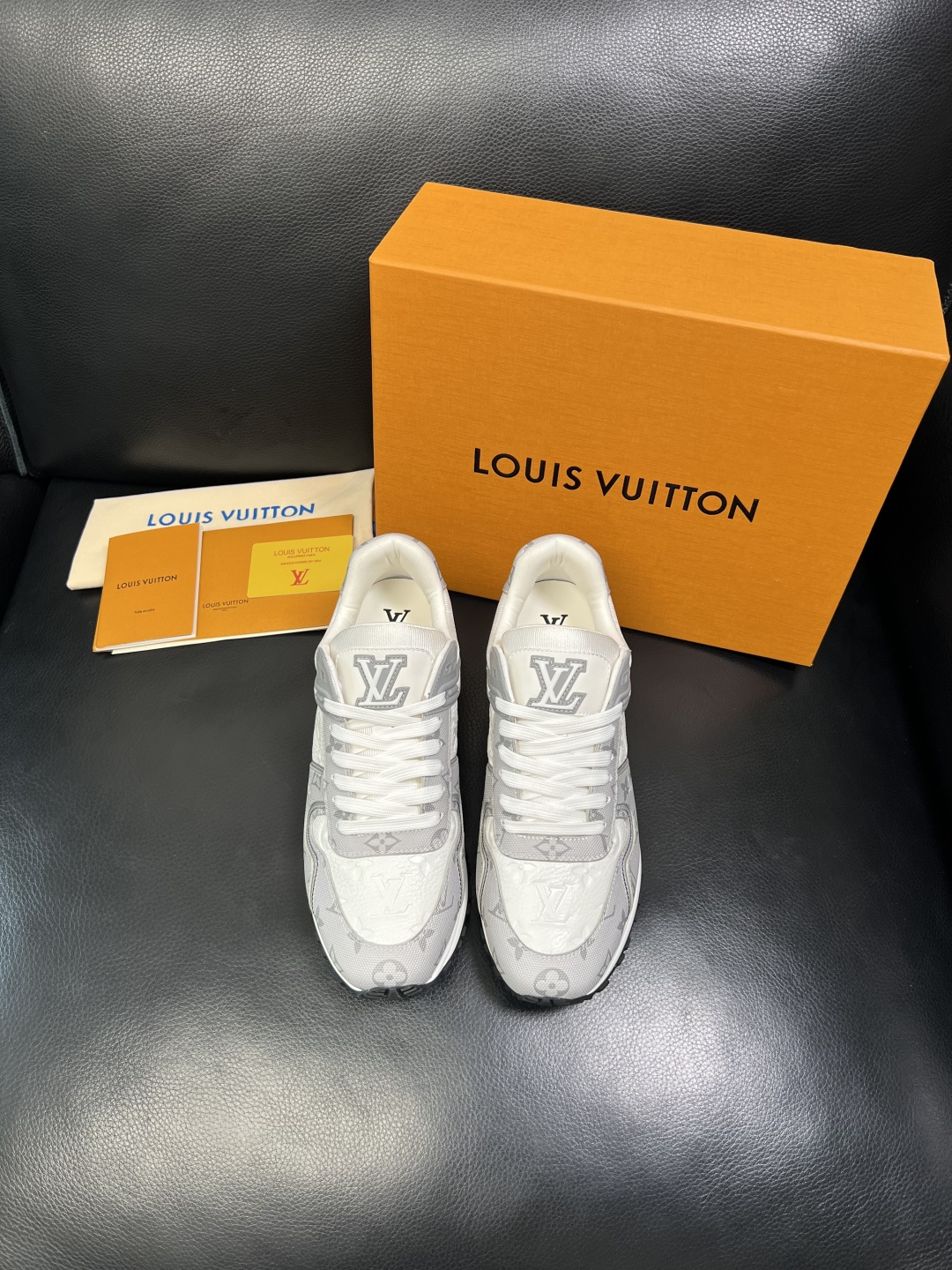 Lv 高品质 顶级工艺品 路易威登，运动板鞋专柜同步，鞋面意大利进口，高品质拼接缤纷色彩复杂工艺品，进口