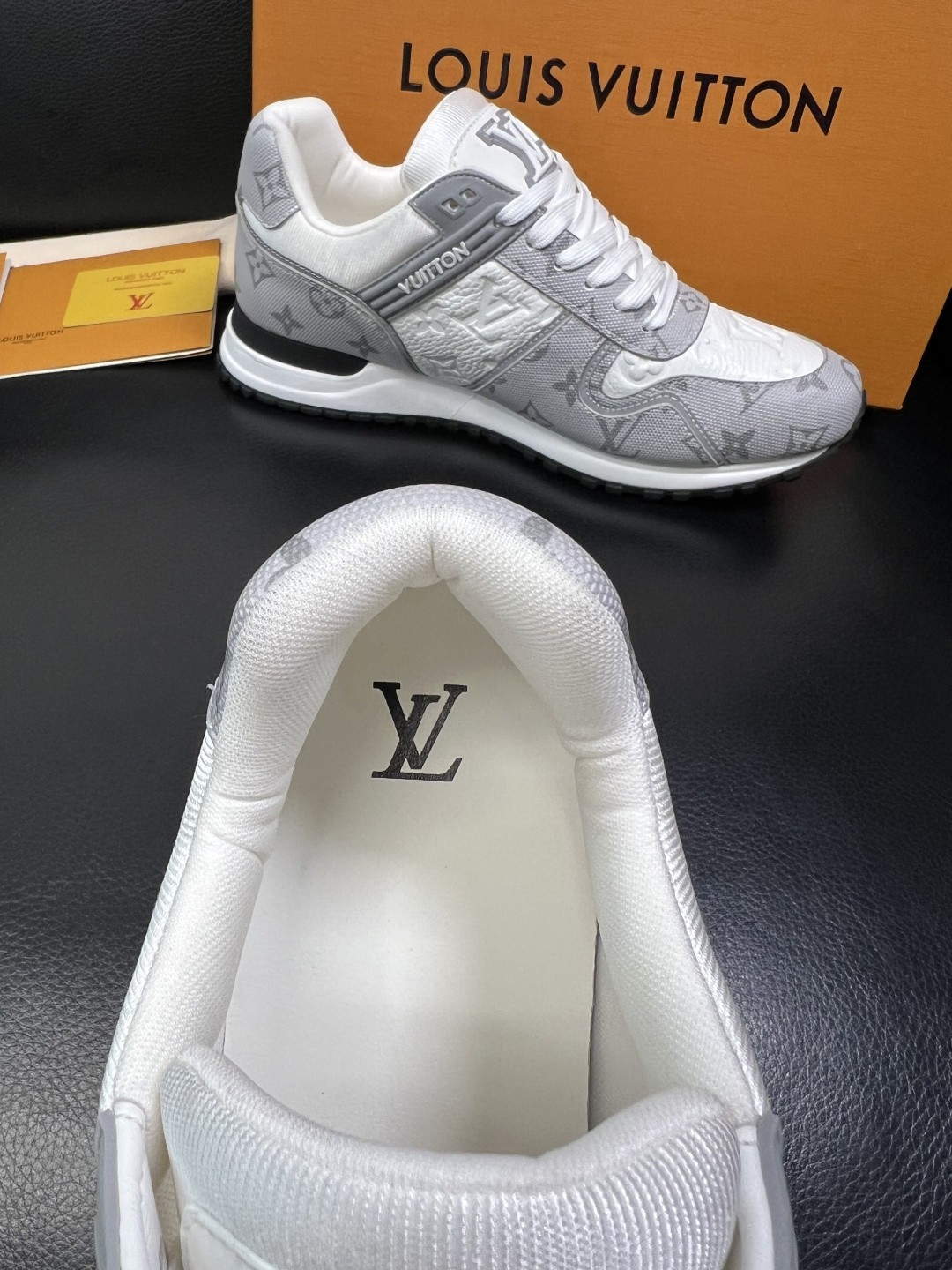 Lv 高品质 顶级工艺品 路易威登，运动板鞋专柜同步，鞋面意大利进口，高品质拼接缤纷色彩复杂工艺品，进口