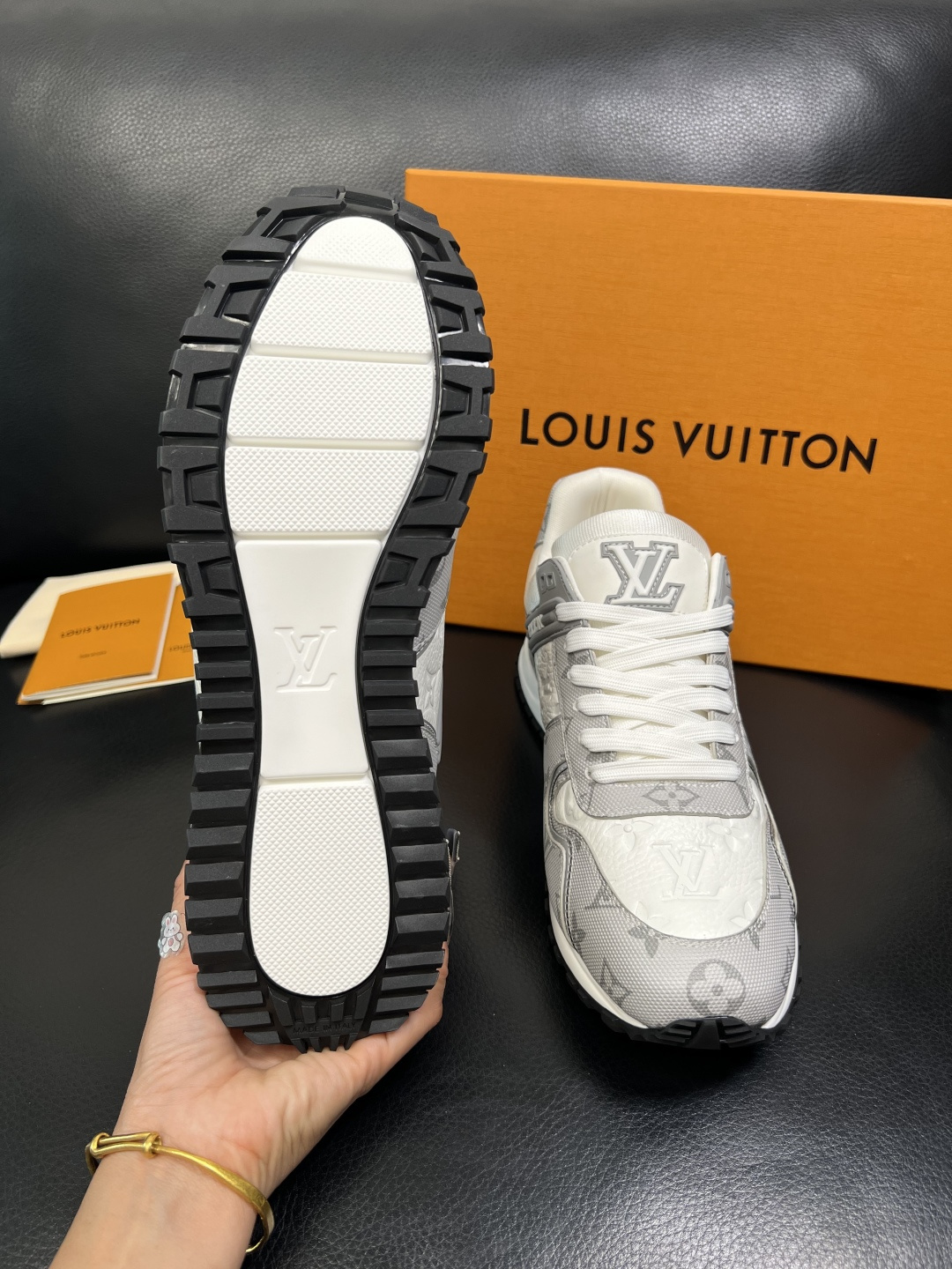 Lv 高品质 顶级工艺品 路易威登，运动板鞋专柜同步，鞋面意大利进口，高品质拼接缤纷色彩复杂工艺品，进口