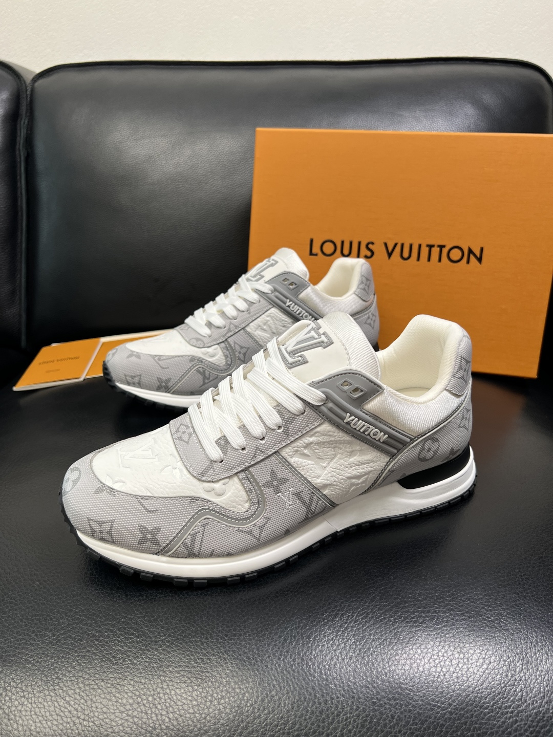 Lv 高品质 顶级工艺品 路易威登，运动板鞋专柜同步，鞋面意大利进口，高品质拼接缤纷色彩复杂工艺品，进口