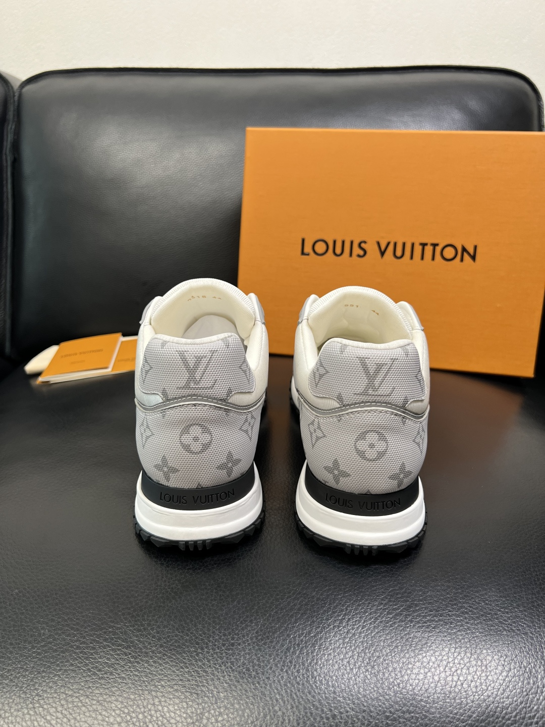 Lv 高品质 顶级工艺品 路易威登，运动板鞋专柜同步，鞋面意大利进口，高品质拼接缤纷色彩复杂工艺品，进口