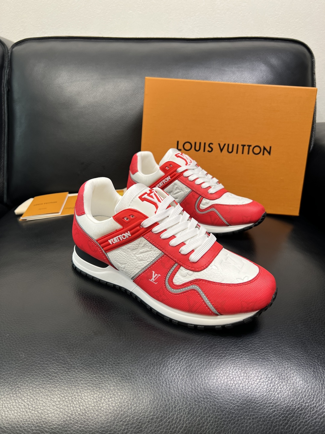 NO:589985,PLv high quality top crafts Louis Vuitton, sports sneakers counter synchronization, uppers imported from Italy, high-quality splicing colorful and complex crafts, imported lambswool lining soft and comfortable, original soles specially provided by the original factory, TPU exclusive movable molded soles super comfortable, original factory and single goods, high quality, welcome to compare, code number 39-44 (customized 38 45), louis vuitton, louis vuitton19860909PLv 高品质 顶级工艺品 路易威登,运动板鞋专柜同步,鞋面意大利进口,高品质拼接缤纷色彩复杂工艺品,进口羔羊毛里垫柔软舒适,鞋底原厂特供原版底,TPU独家活动成型底超级舒适,原厂跟单货,高品质,欢迎对比,码数 39-44（订做38 45）,,louis vuitton,louis vuitton,Men's shoes