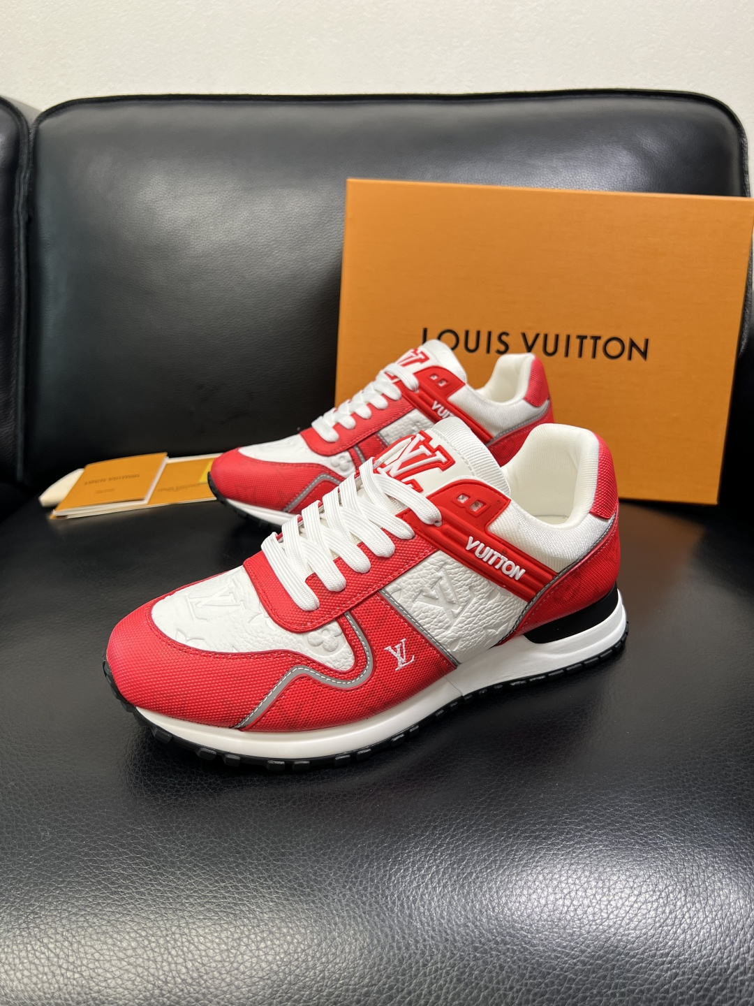 Lv 高品质 顶级工艺品 路易威登，运动板鞋专柜同步，鞋面意大利进口，高品质拼接缤纷色彩复杂工艺品，进口