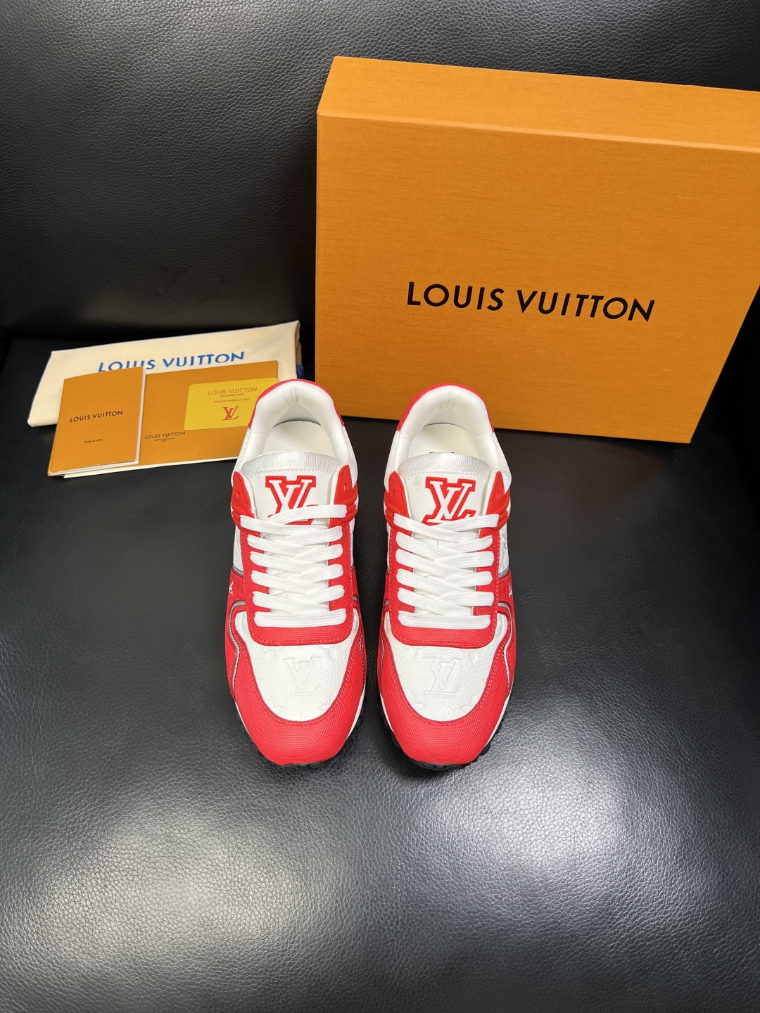 Lv 高品质 顶级工艺品 路易威登，运动板鞋专柜同步，鞋面意大利进口，高品质拼接缤纷色彩复杂工艺品，进口