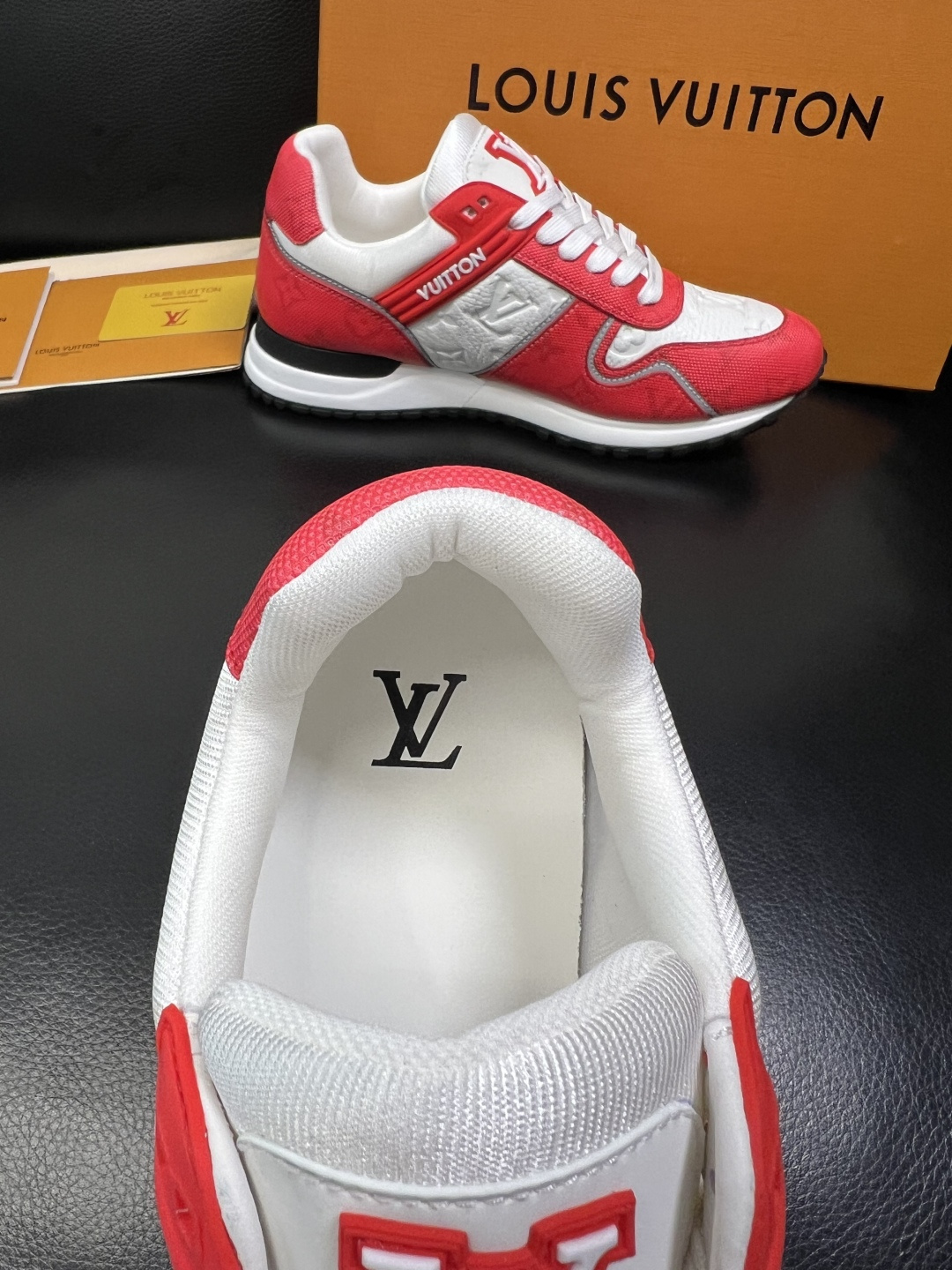 Lv 高品质 顶级工艺品 路易威登，运动板鞋专柜同步，鞋面意大利进口，高品质拼接缤纷色彩复杂工艺品，进口