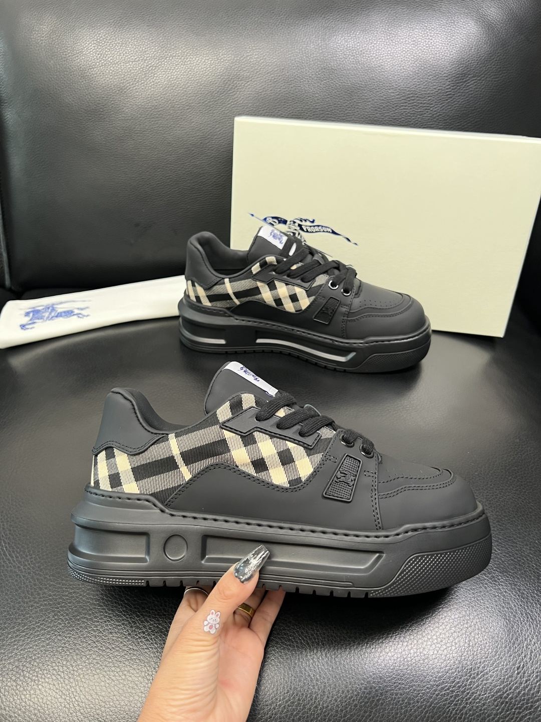 BURBERRY 顶级工艺品 巴宝莉 专柜同步，原厂配置意大利进口牛皮面料，高品质复杂拼接工艺，进口牛皮